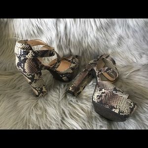 Jessica Simpson Platform Pump